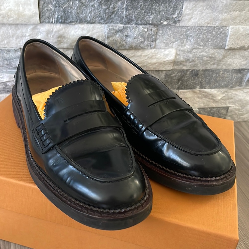 TOD’S Black Leather Traditional Loafers